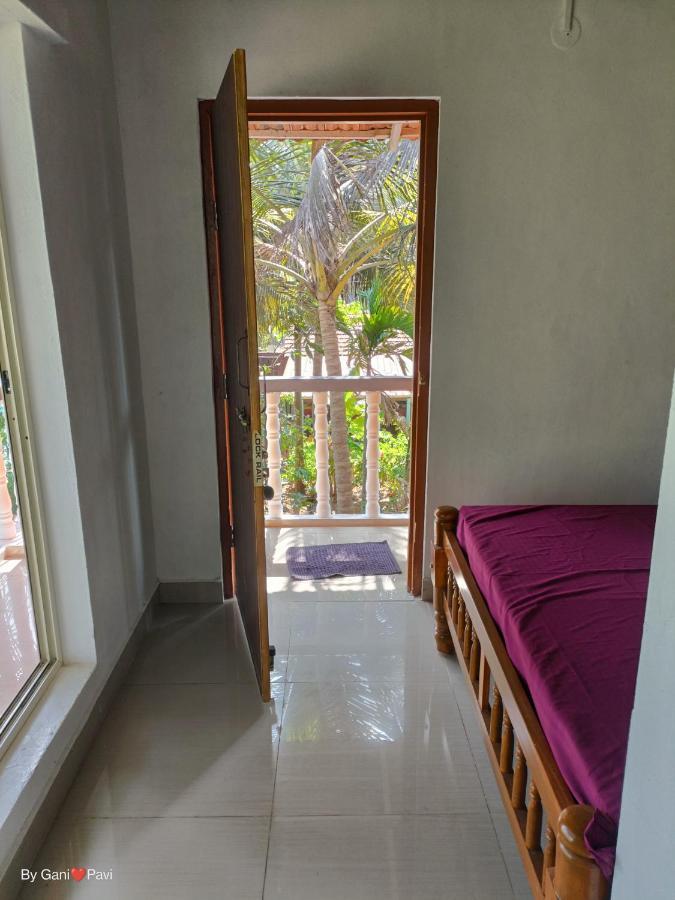 Golden Wings Cafe Hotel Gokarna  Exterior photo